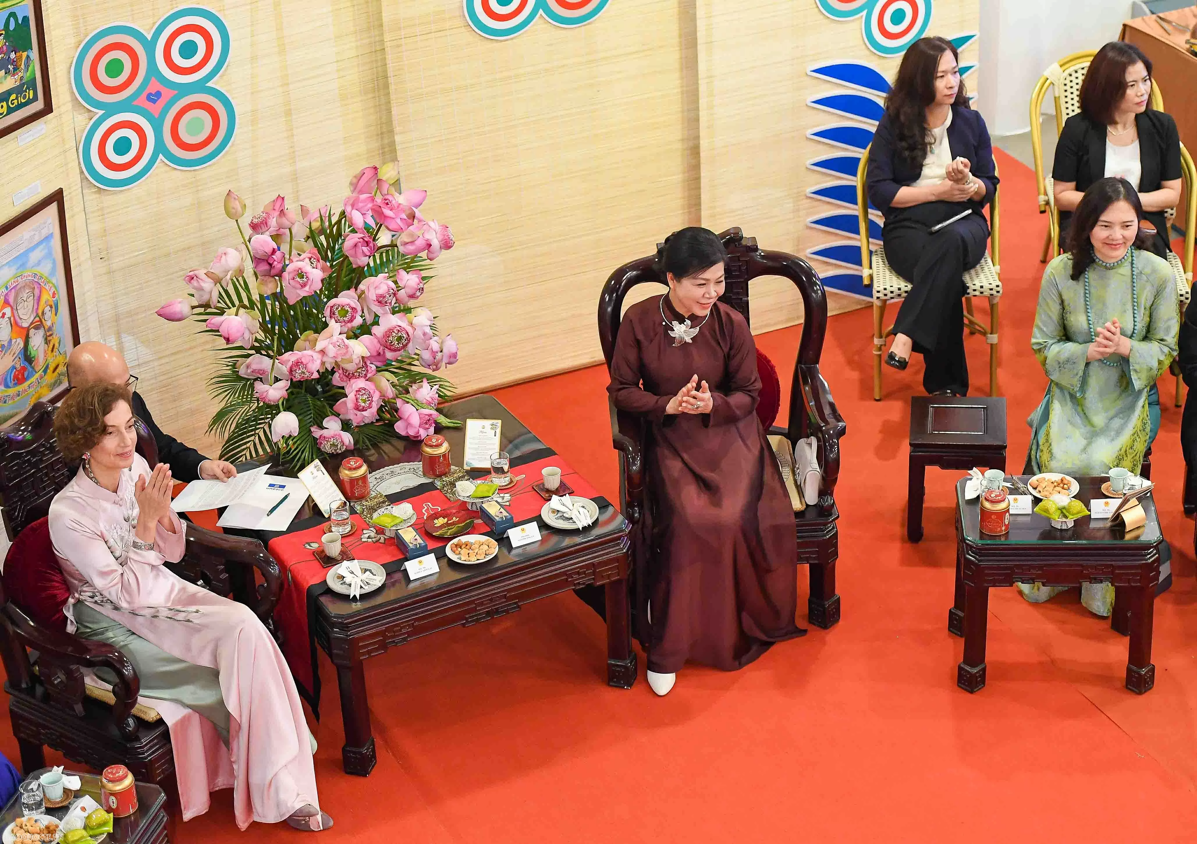 Phu nhân Tổng Bí thư Ngô Phương Ly và Tổng Giám đốc UNESCO Audrey Azoulay dự Triển lãm 'Chúng tôi CÓ THỂ'