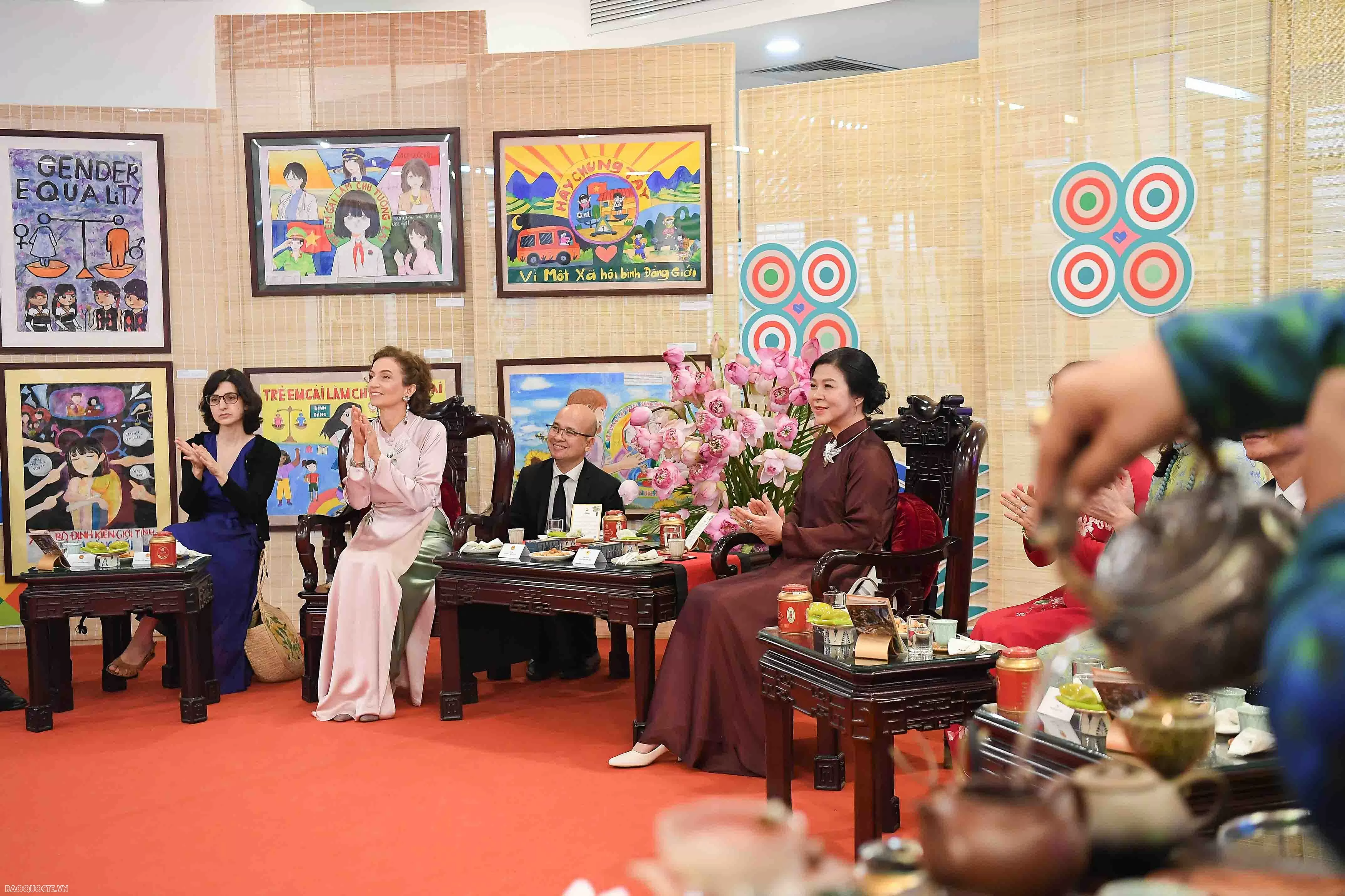 Phu nhân Tổng Bí thư Ngô Phương Ly và Tổng Giám đốc UNESCO Audrey Azoulay dự Triển lãm 'Chúng tôi CÓ THỂ'