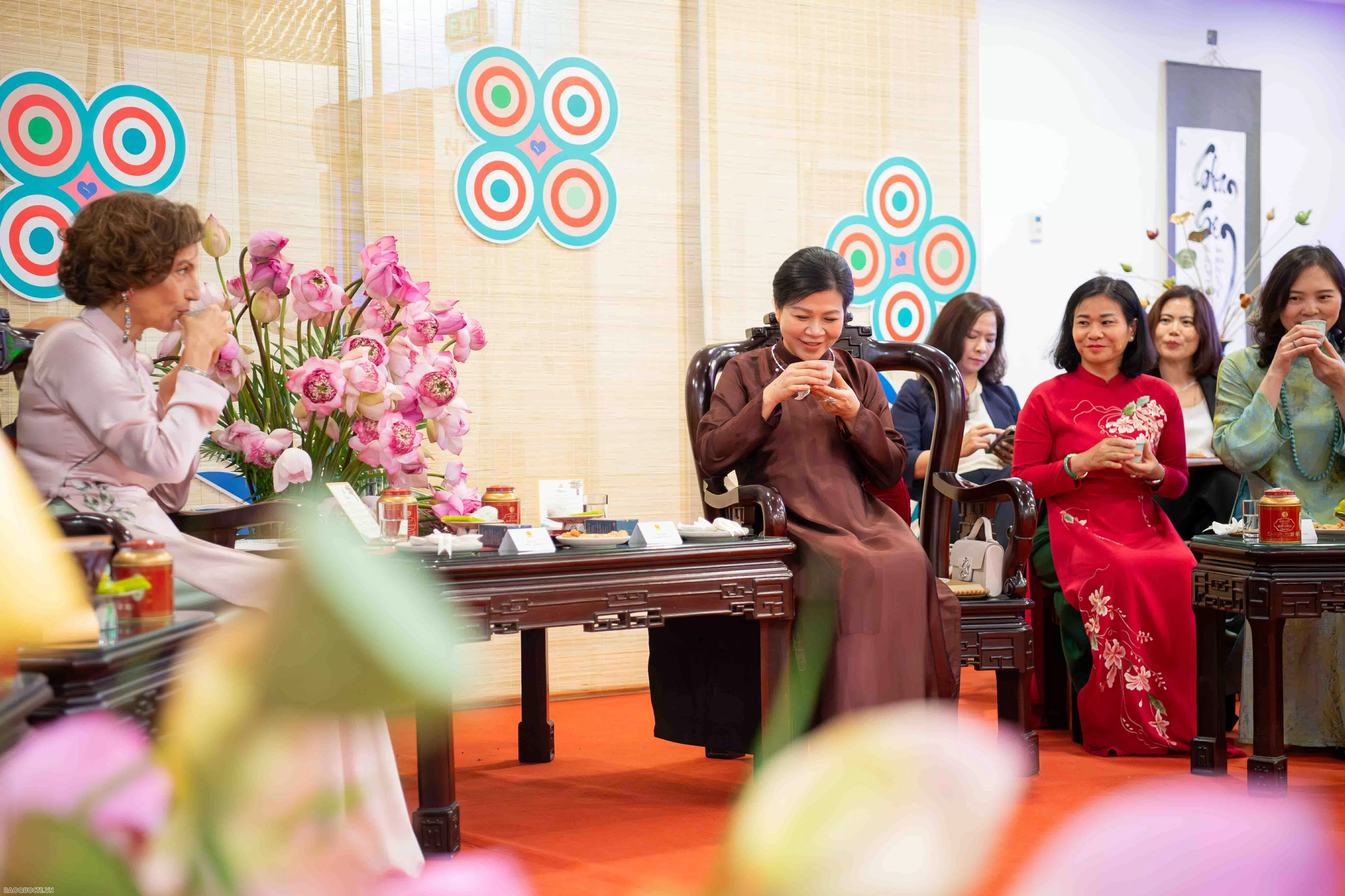 Phu nhân Tổng Bí thư Ngô Phương Ly và Tổng Giám đốc UNESCO Audrey Azoulay dự Triển lãm 'Chúng tôi CÓ THỂ'