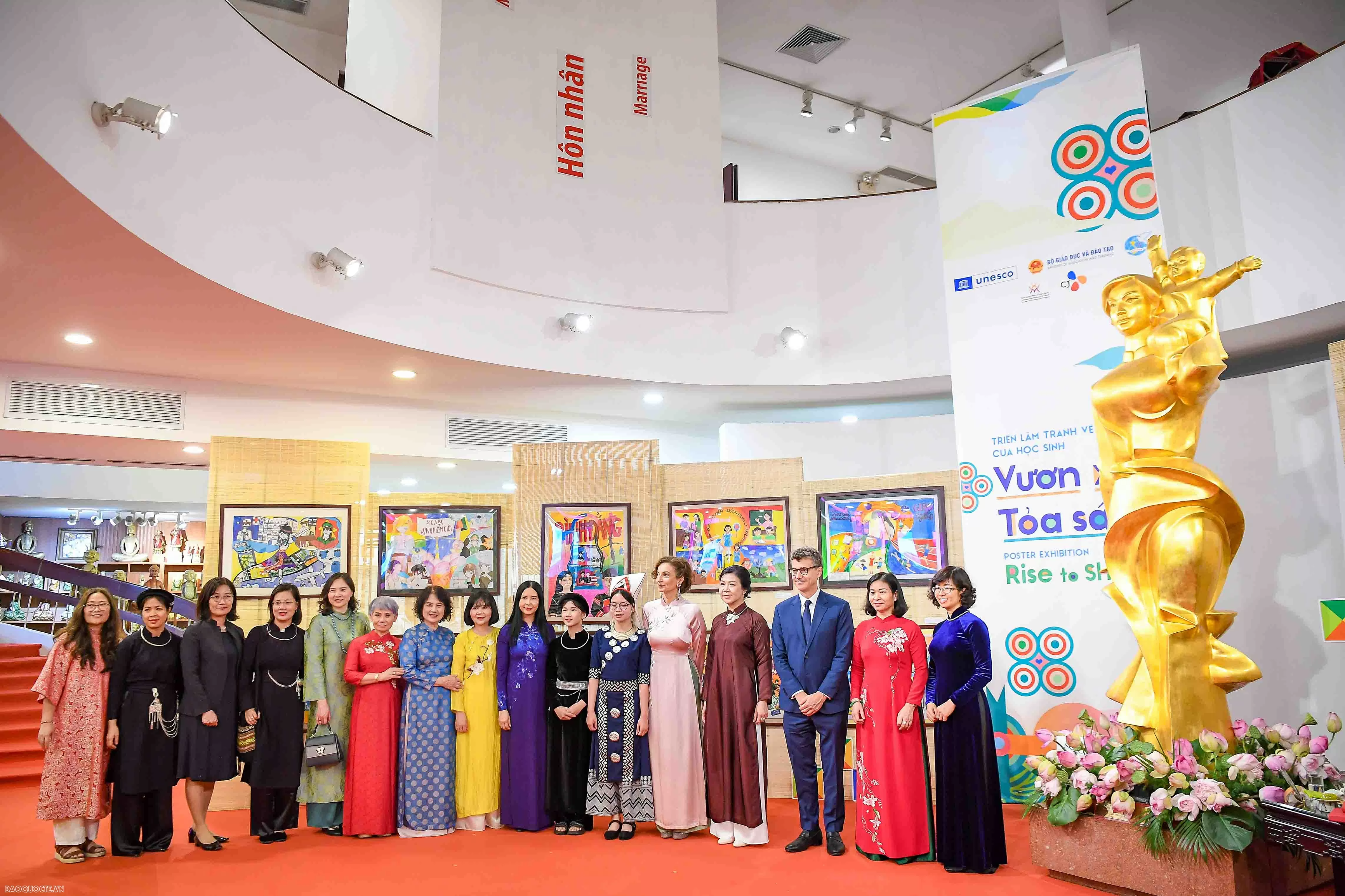 Phu nhân Tổng Bí thư Ngô Phương Ly và Tổng Giám đốc UNESCO Audrey Azoulay dự Triển lãm 'Chúng tôi CÓ THỂ'