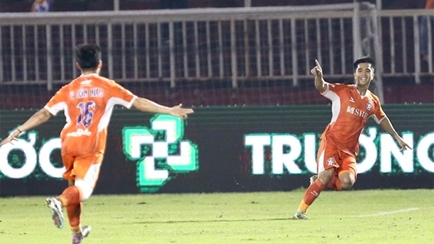 Công Phượng sút hỏng 11m, Bình Phước lỡ hẹn V-League