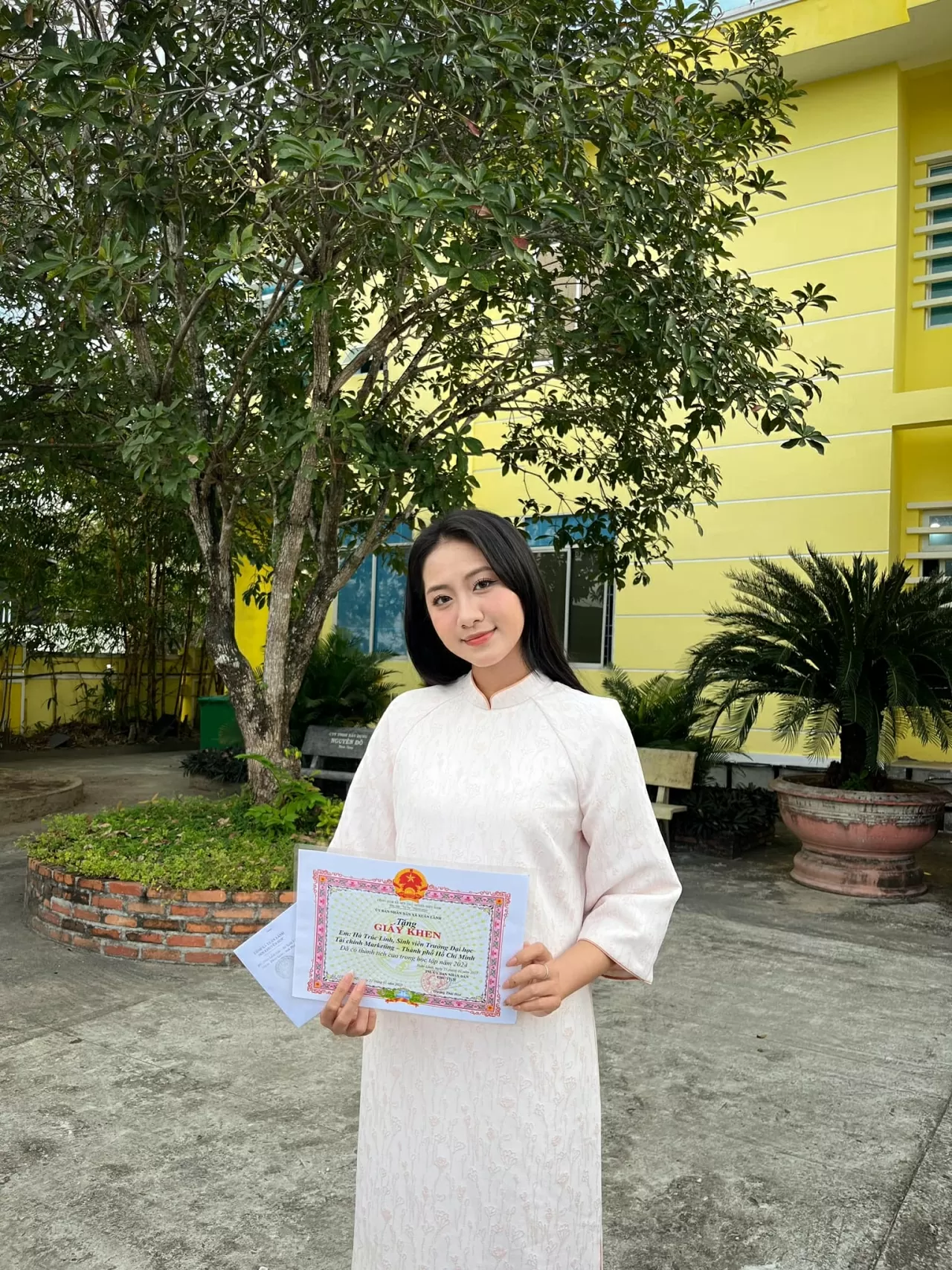 Nhan sắc trong trẻo của Hoa hậu Hà Trúc Linh