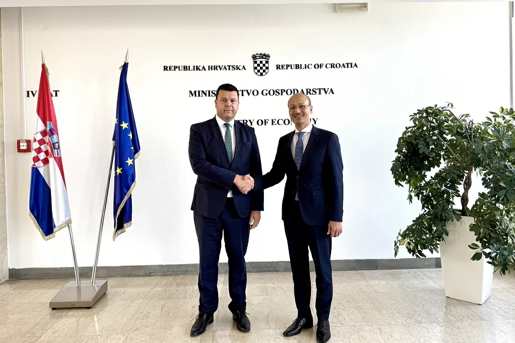 Đại sứ Bùi Lê Thái trình Thư ủy nhiệm lên Tổng thống Croatia Đại sứ Bùi Lê Thái trình Thư ủy nhiệm lên Tổng thống Croatia