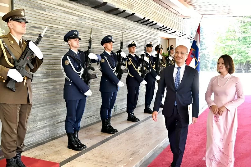 Đại sứ Bùi Lê Thái trình Thư ủy nhiệm lên Tổng thống Croatia Đại sứ Bùi Lê Thái trình Thư ủy nhiệm lên Tổng thống Croatia