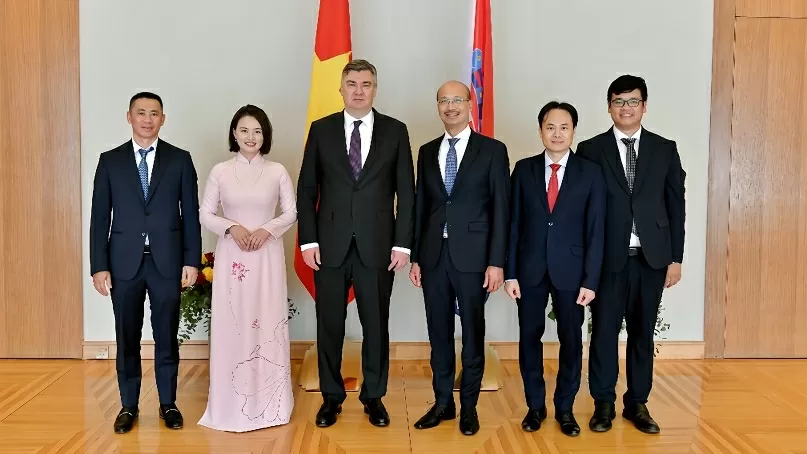 Đại sứ Bùi Lê Thái trình Thư ủy nhiệm lên Tổng thống Croatia Đại sứ Bùi Lê Thái trình Thư ủy nhiệm lên Tổng thống Croatia