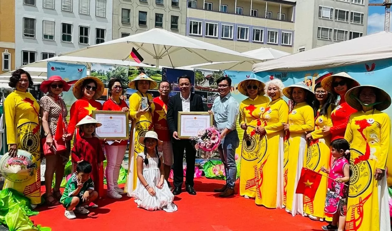 để lại dấu ấn sâu đậm trong lòng bạn bè quốc tế và cộng đồng người Việt tại Đức.