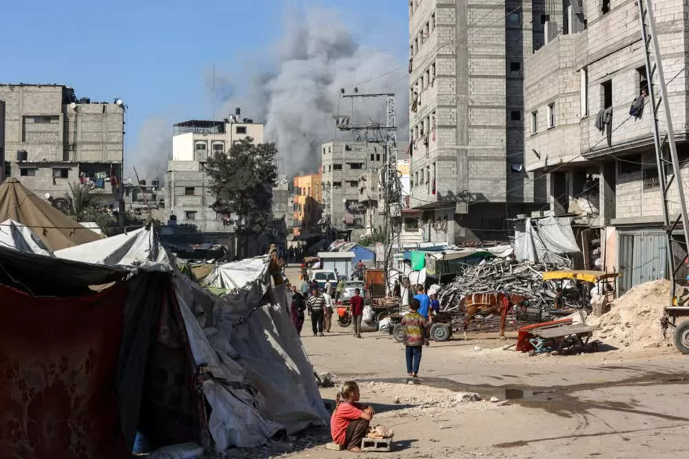 Israel không kích tiêu diệt thủ lĩnh Hamas, giao tranh leo thang tại Bờ Tây và Lebanon. Hình ảnh khói bốc lên sau cuộc tấn công của Israel vào thành phố Gaza, ngày 28/6. (Nguồn: Getty Images) Israel không kích tiêu diệt thủ lĩnh Hamas, giao tranh leo thang tại Bờ Tây và Lebanon. Hình ảnh khói bốc lên sau cuộc tấn công của Israel vào thành phố Gaza, ngày 28/6. (Nguồn: Getty Images)