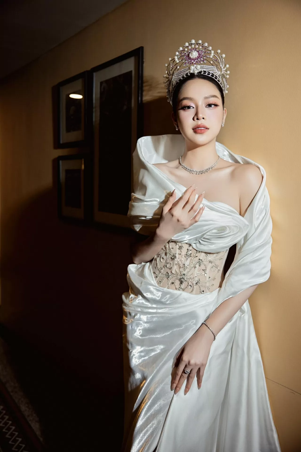 Sao Việt: Hoa hậu Huỳnh Thị Thanh Thủy cuốn hút với đầm dạ hội