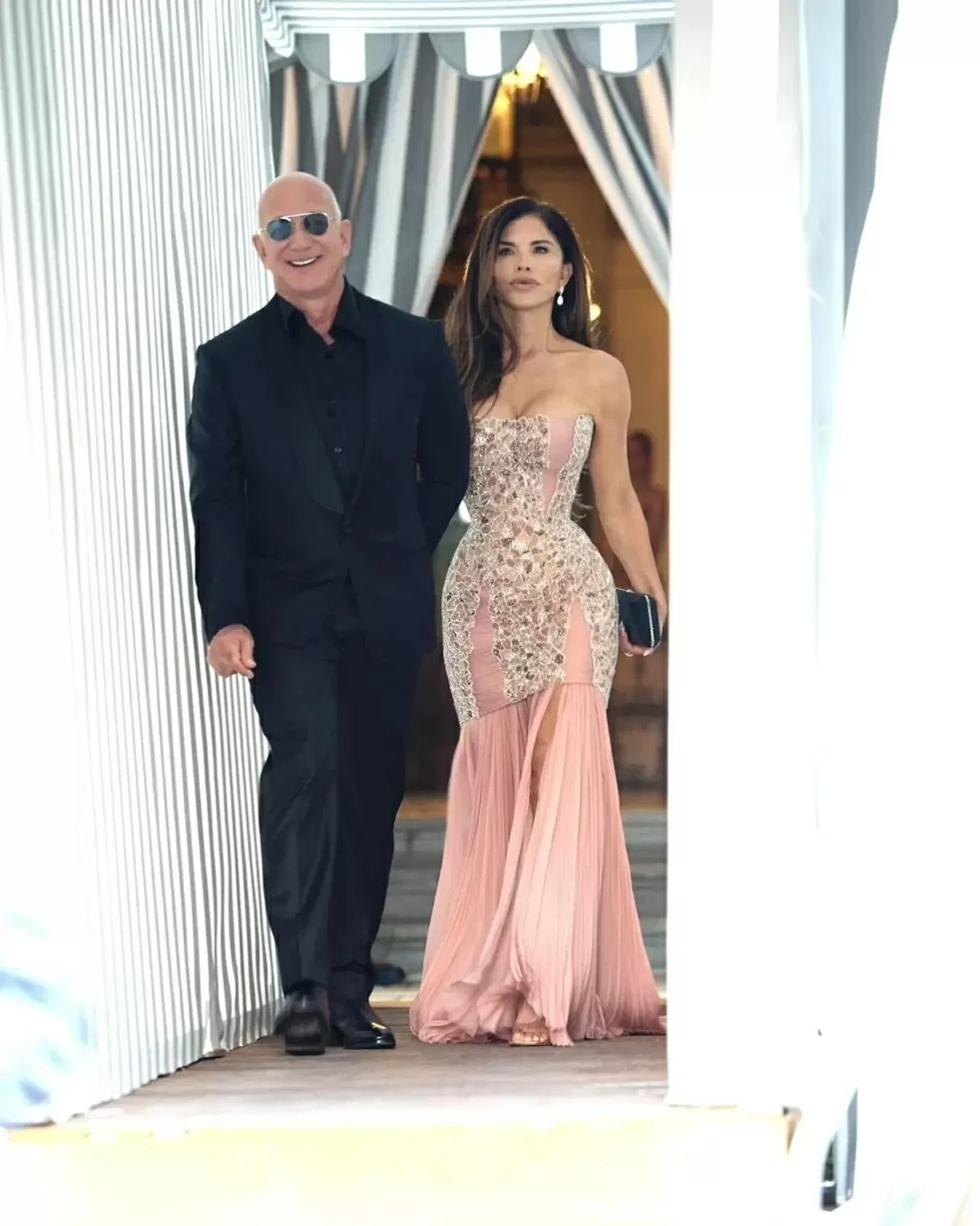 Vợ chồng tỷ phú Jeff Bezos - Lauren Sanchez mở tiệc kết thúc đám cưới xa hoa