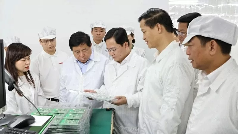 Phó Thủ tướng Nguyễn Chí Dũng cùng lãnh đạo tỉnh Bắc Ninh đến thăm, làm việc với Công ty cổ phần sản xuất gia công và xuất nhập khẩu Hanel (Hanel PT) tại Khu công nghiệp Tiên Sơn, tỉnh Bắc Ninh ngày 12/5/2025