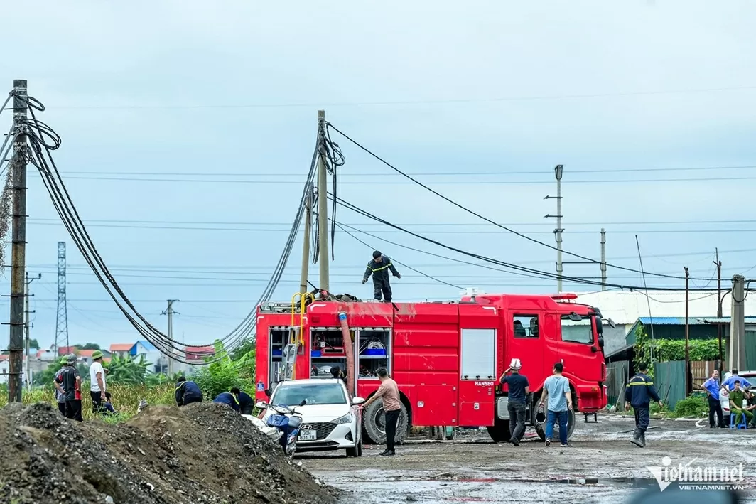 Hưng Yên: Đám cháy lớn tại xưởng tái chế phế liệu được dập tắt hoàn toàn Hưng Yên: Đám cháy lớn tại xưởng tái chế phế liệu được dập tắt hoàn toàn