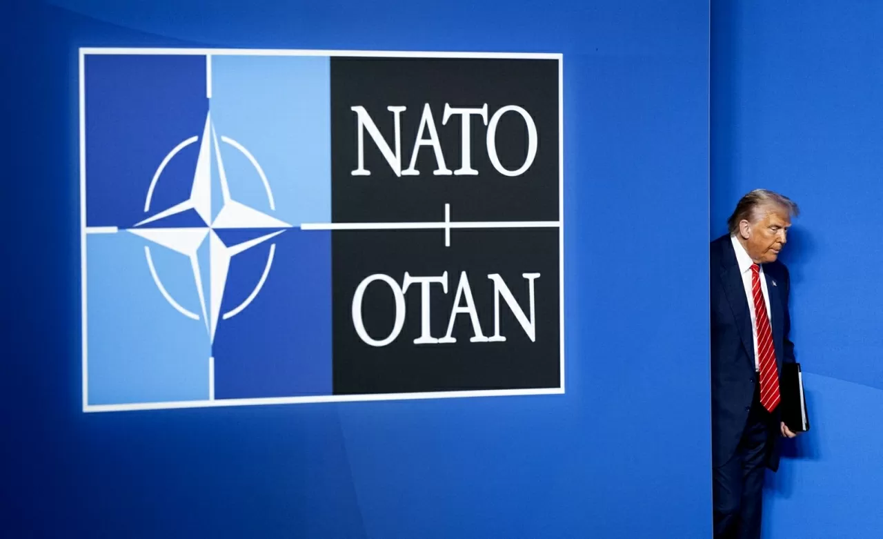 Tổng thống Mỹ Donald Trump tham dự cuộc họp báo trong khuôn khổ hội nghị thượng đỉnh NATO tại Hà Lan vào thứ Tư, ngày 25 tháng 6. Tại đây, các nhà lãnh đạo NATO đã mang đến cho ông Trump một chiến thắng lớn khi nhất trí nâng mục tiêu chi tiêu quốc phòng. (Nguồn: Getty Images)