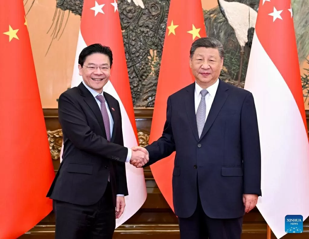 Chủ tịch Trung Quốc Tập Cận Bình đã có cuộc gặp với Thủ tướng Singapore Lawrence Wong nhân chuyến thăm cấp nhà nước của ông đến quốc gia Đông Bắc Á tại Đại lễ đường Nhân dân, ngày 24/6.  (Nguồn: Tân Hoa xã)