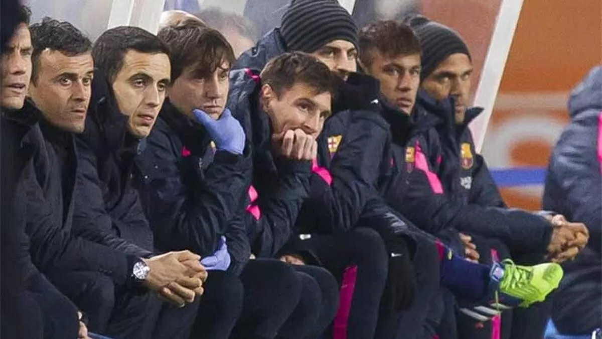 Messi ngồi dự bị tại Anoeta tháng Giêng 2015. Ảnh: Sport Messi ngồi dự bị tại Anoeta tháng Giêng 2015. Ảnh: Sport