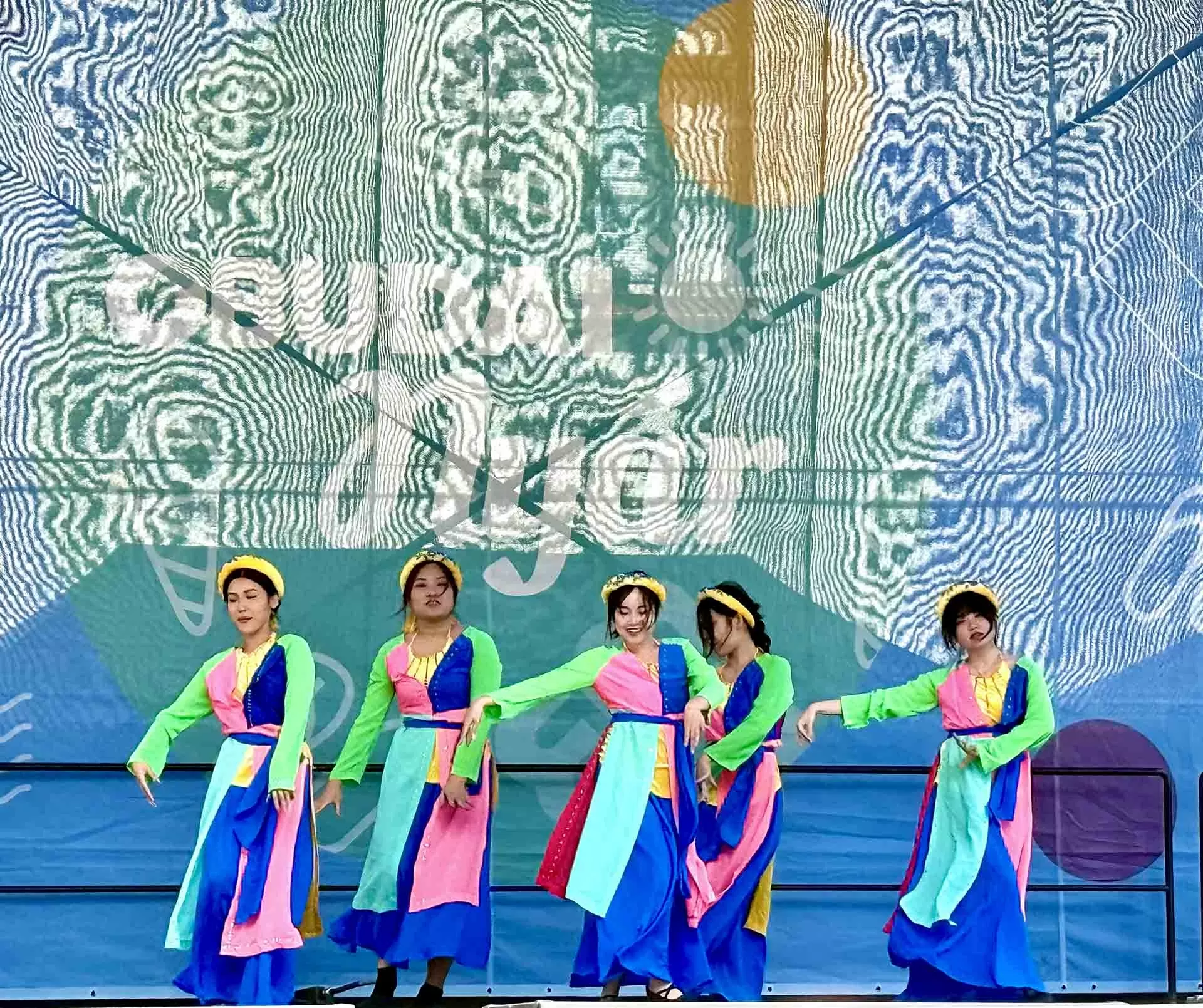 Đậm đà bản sắc văn hóa Việt, tăng cường giao lưu nhân dân, thắt chặt tình hữu nghị Việt Nam-Hungary Đậm đà bản sắc văn hóa Việt, tăng cường giao lưu nhân dân, thắt chặt tình hữu nghị Việt Nam Hungary