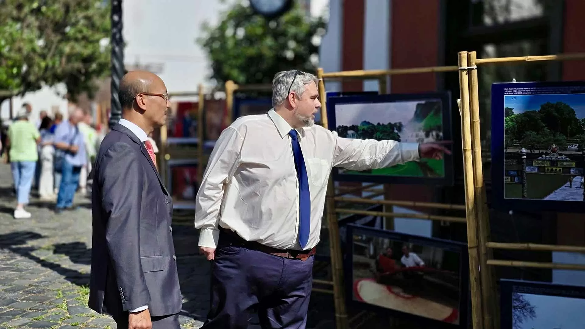 Đậm đà bản sắc văn hóa Việt, tăng cường giao lưu nhân dân, thắt chặt tình hữu nghị Việt Nam Hungary