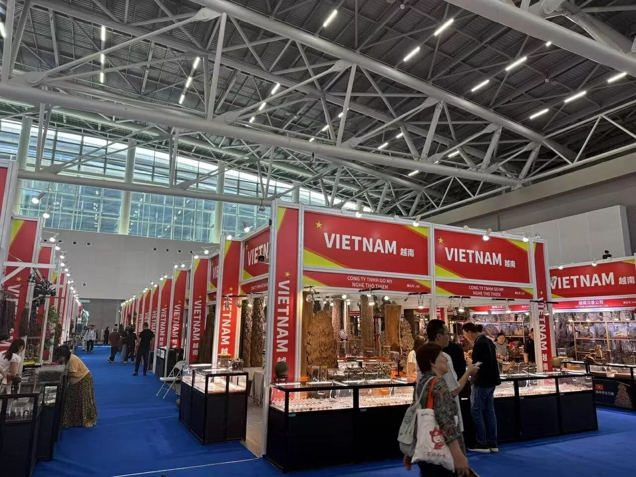 Khu gian hàng doanh nghiệp Việt Nam tham dự Hội chợ. Khu gian hàng doanh nghiệp Việt Nam tham dự Hội chợ.