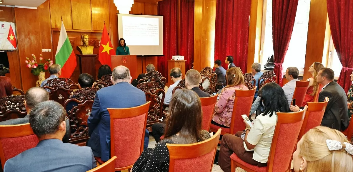 Đại sứ quán Việt Nam tại Bulgaria gặp gỡ báo chí nhân dịp kỷ niệm 75 năm thiết lập quan hệ ngoại giao Đại sứ quán Việt Nam tại Bulgaria gặp gỡ báo chí nhân dịp kỷ niệm 75 năm thiết lập quan hệ ngoại giao