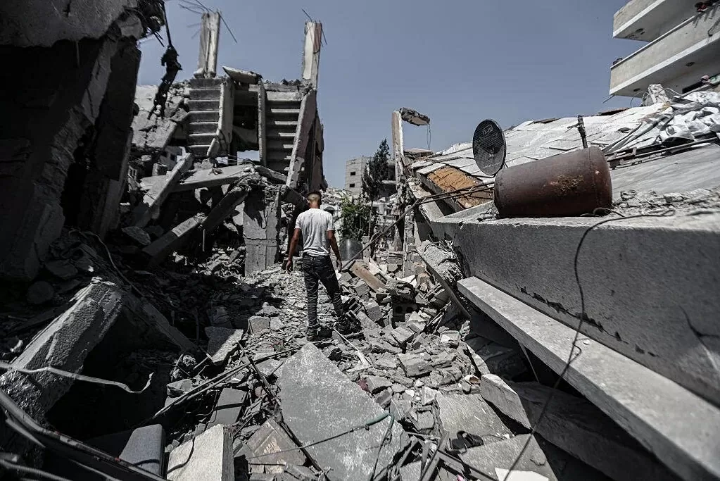 Khung cảnh tan hoang sau một cuộc tấn công của Israel nhằm vào khu phố Sabra, phía Nam thành phố Gaza, ngày 29/6. (Nguồn: Anadolu)
