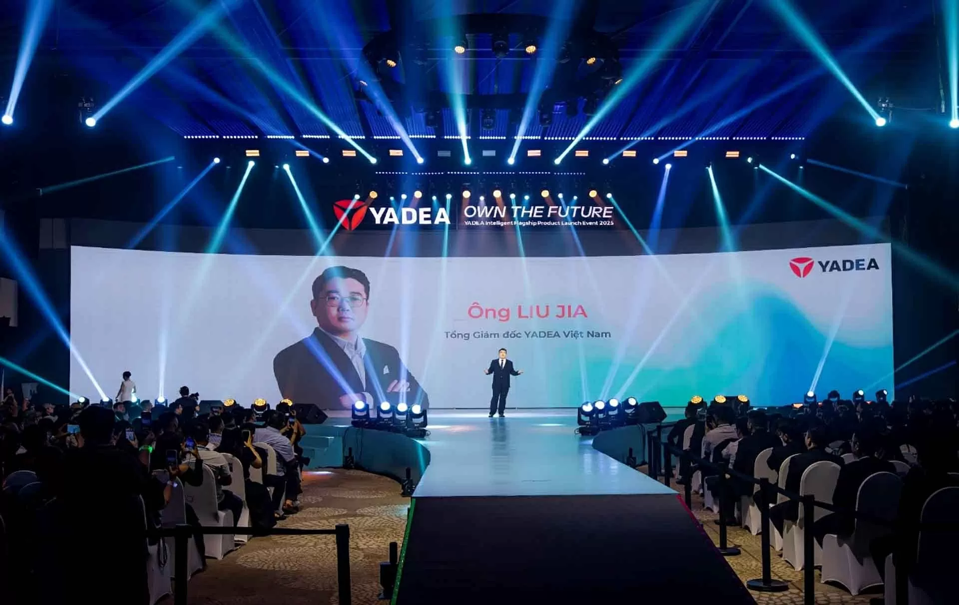 Ông Liu Jia, Tổng giám đốc Yadea Việt Nam, công bố thương vụ hợp tác giữa YADEA và SOOBIN. Ông Liu Jia, Tổng giám đốc Yadea Việt Nam, công bố thương vụ hợp tác giữa YADEA và SOOBIN.