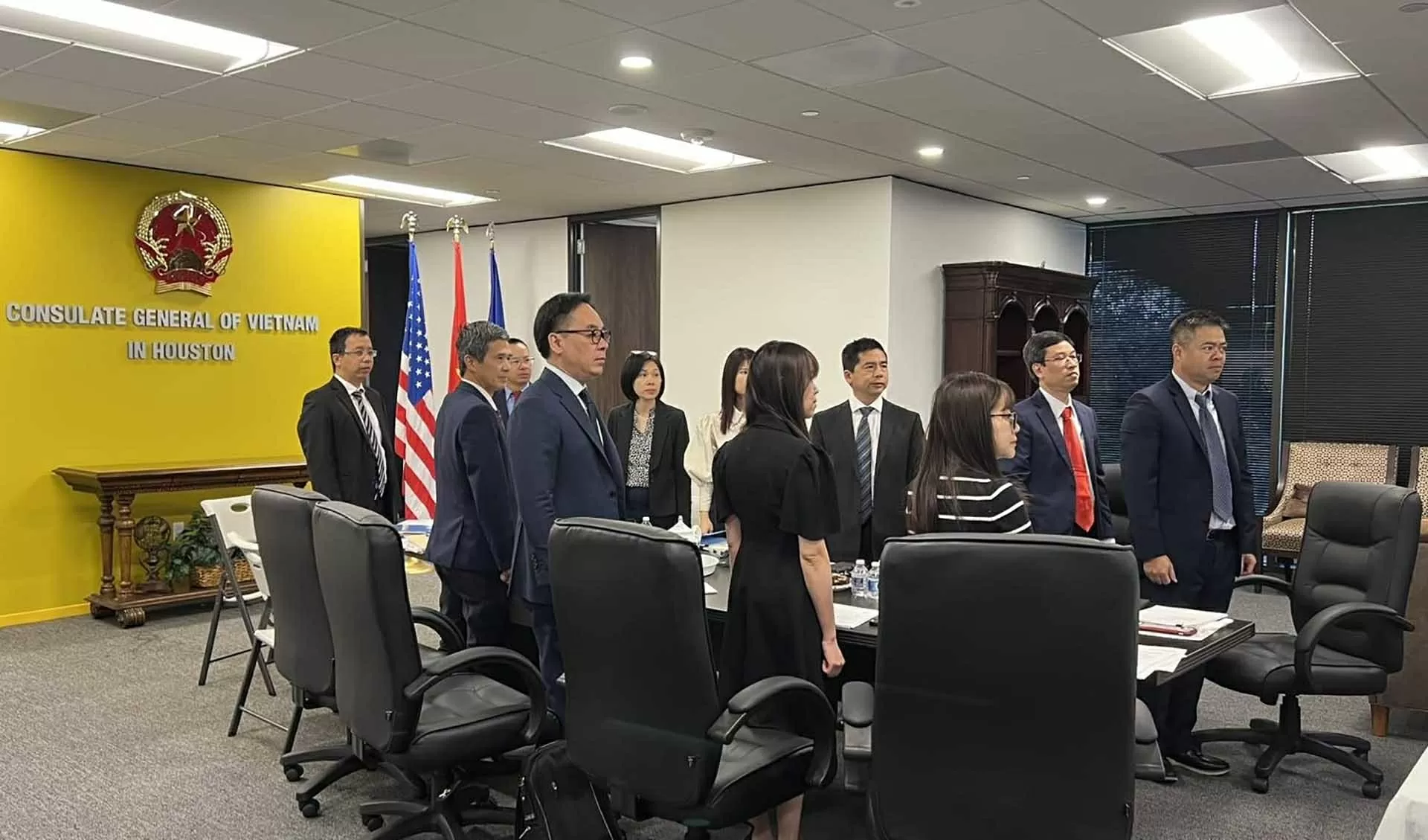 Các cơ quan đại diện Việt Nam ở nước ngoài theo dõi Lễ công bố các nghị quyết, quyết định về sáp nhập đơn vị hành chính