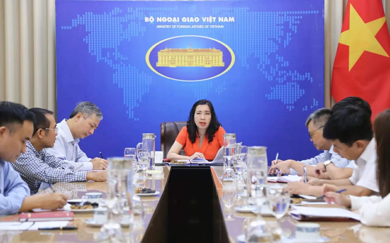 Thứ trưởng Lê Thị Thu Hằng chỉ trì Hội nghị sơ kết 6 tháng đầu năm 2025 của Ban Tuyên giáo và Dân vận Đảng ủy Bộ Ngoại giao. (Ảnh: Thành Long) Thứ trưởng Lê Thị Thu Hằng chỉ trì Hội nghị sơ kết 6 tháng đầu năm 2025 của Ban Tuyên giáo và Dân vận Đảng ủy Bộ Ngoại giao. (Ảnh: Thành Long)