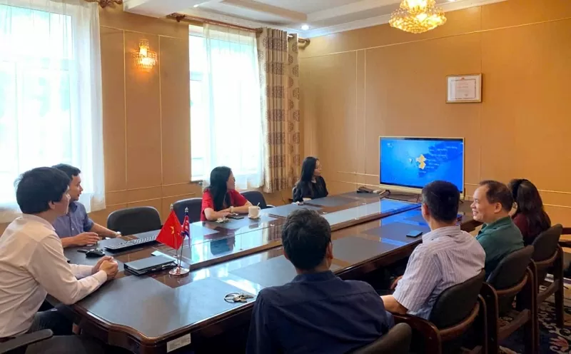 Các cơ quan đại diện Việt Nam ở nước ngoài theo dõi Lễ công bố các nghị quyết, quyết định về sáp nhập đơn vị hành chính