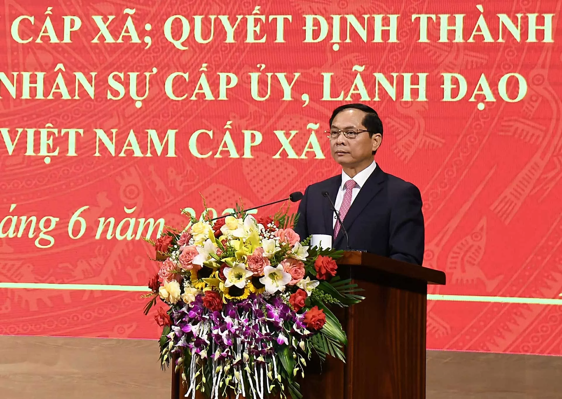 Chính quyền hai cấp tỉnh Điện Biên phải thấm nhuần tinh thần phục vụ nhân dân Chính quyền hai cấp tỉnh Điện Biên phải thấm nhuần tinh thần phục vụ nhân dân