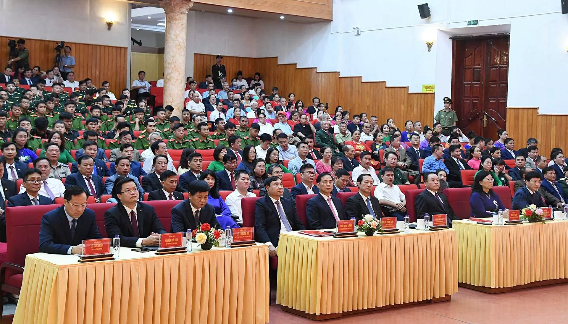 Chính quyền hai cấp tỉnh Điện Biên phải thấm nhuần tinh thần phục vụ nhân dân Chính quyền hai cấp tỉnh Điện Biên phải thấm nhuần tinh thần phục vụ nhân dân