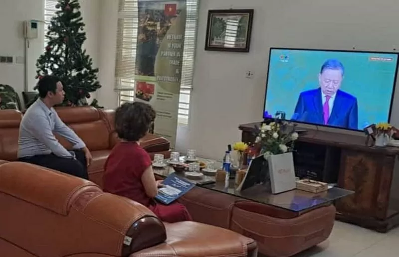 Đại sứ quán Việt Nam tại các nước theo dõi bản tin đặc biệt và cầu truyền hình ‘Sắp xếp lại giang sơn’