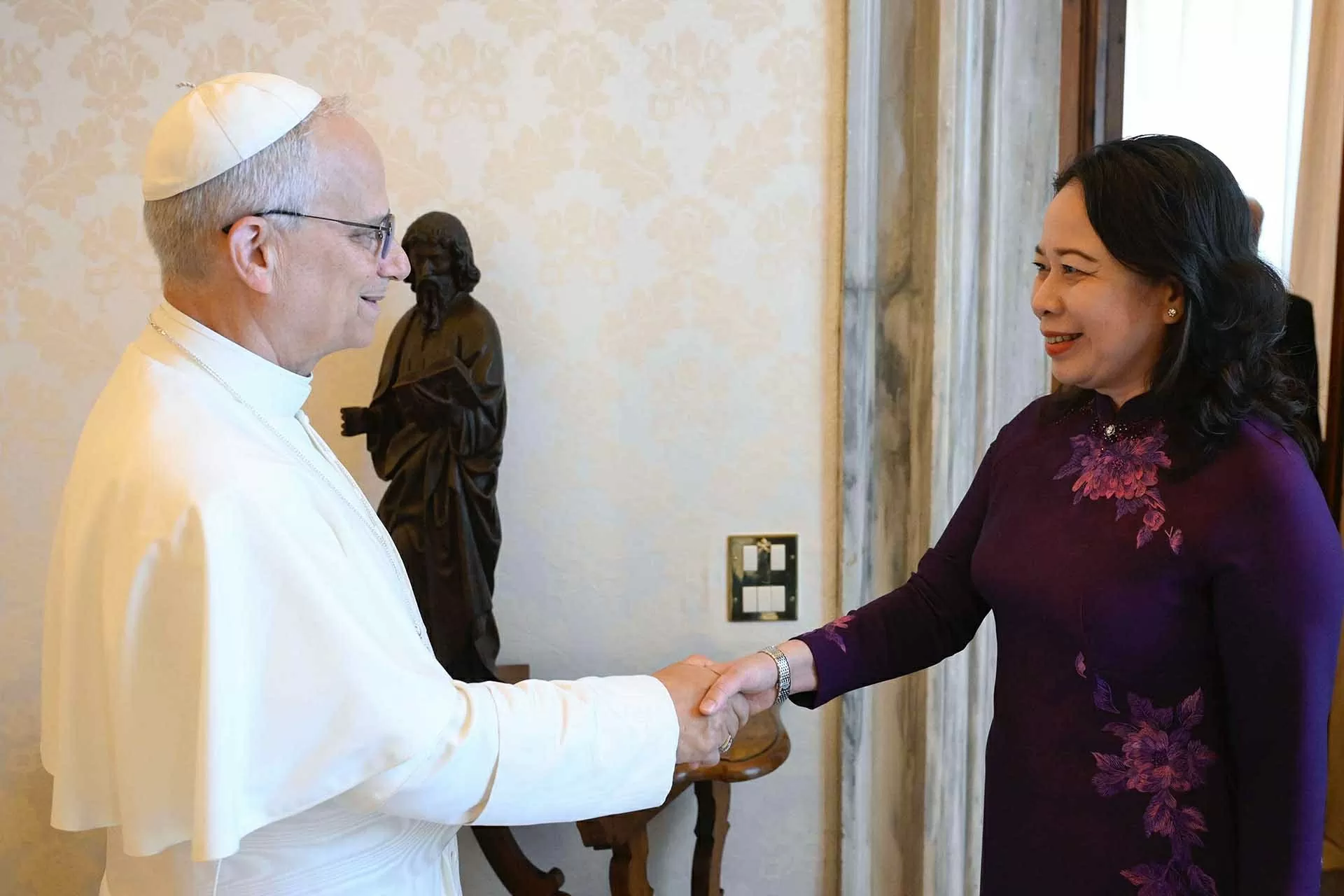 Phó Chủ tịch nước Võ Thị Ánh Xuân chào Giáo hoàng Leo XIV Phó Chủ tịch nước Võ Thị Ánh Xuân chào Giáo hoàng Leo XIV