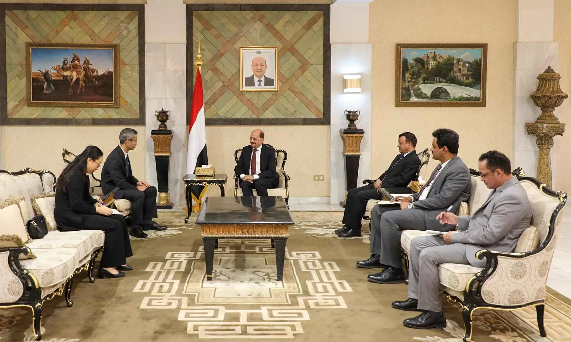 Đại sứ Hoàng Hữu Anh trình bản sao Thư ủy nhiệm lên Bộ trưởng Ngoại giao Yemen Đại sứ Hoàng Hữu Anh trình bản sao Thư ủy nhiệm lên Bộ trưởng Ngoại giao Yemen