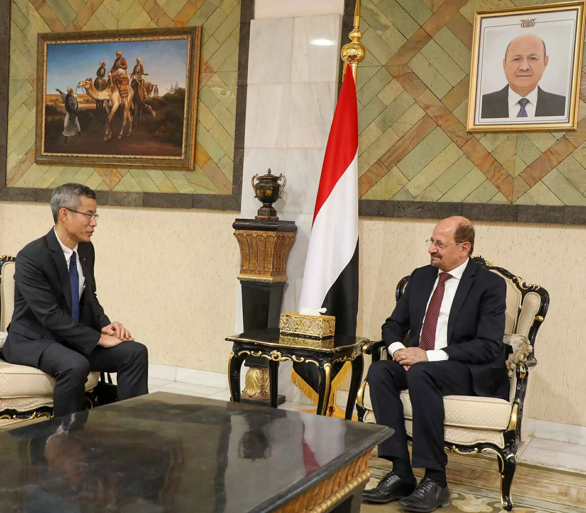 Đại sứ Hoàng Hữu Anh trình bản sao Thư ủy nhiệm lên Bộ trưởng Ngoại giao Yemen Đại sứ Hoàng Hữu Anh trình bản sao Thư ủy nhiệm lên Bộ trưởng Ngoại giao Yemen