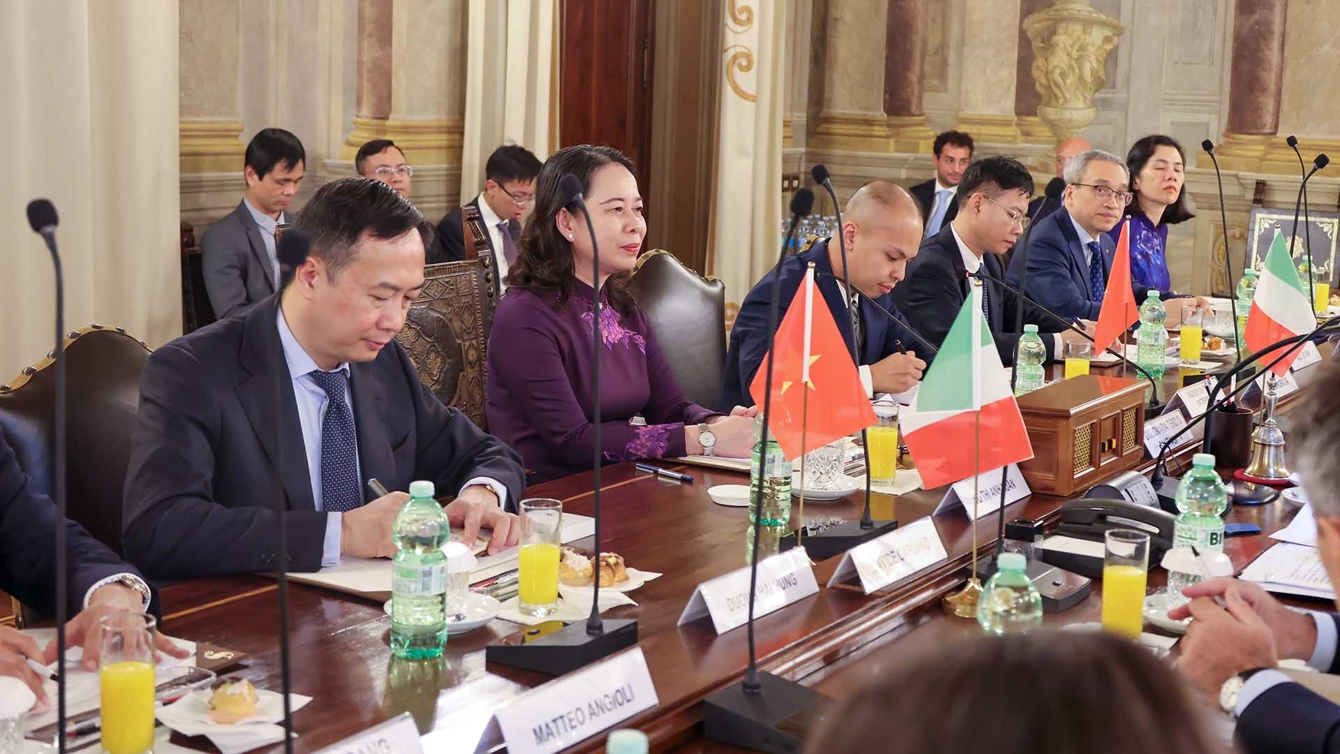 pho chu tich nuoc vo thi anh xuan hoi kien chu tich uy ban chinh sach eu cua thuong vien italy