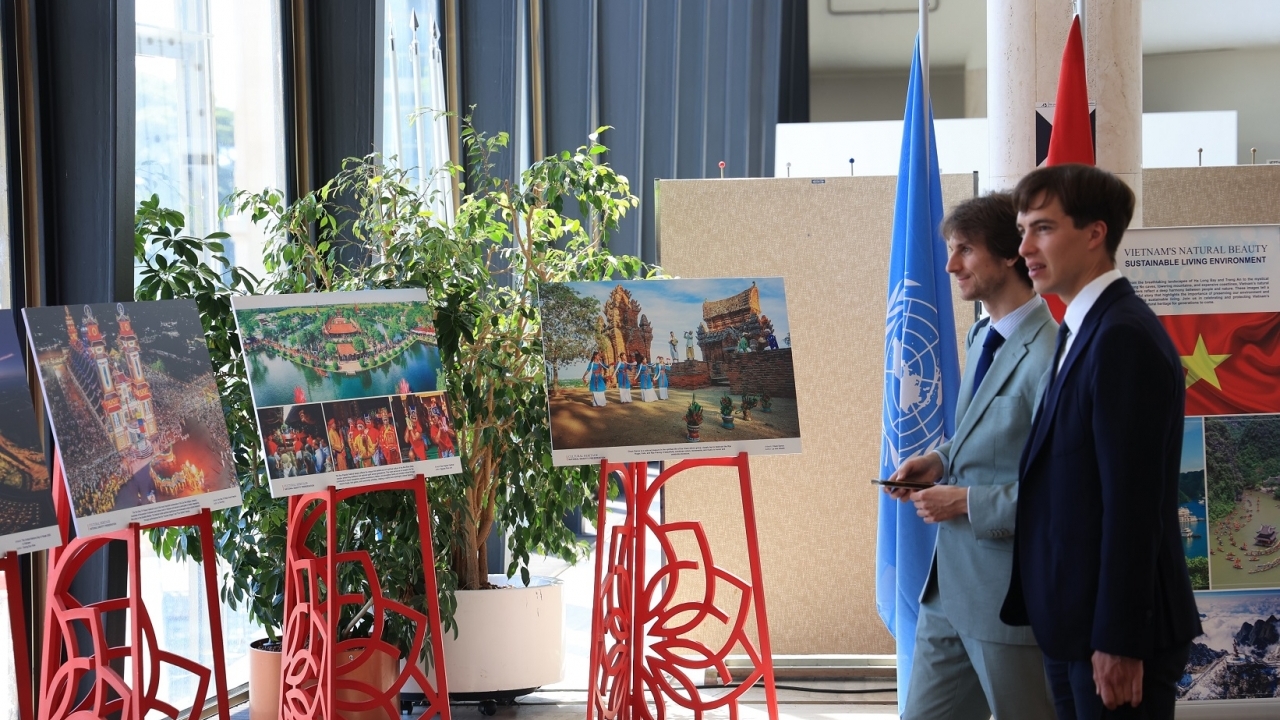 Một Việt Nam bản sắc, nhân văn và hội nhập qua những bức ảnh sống động tại Geneva, Thụy Sỹ