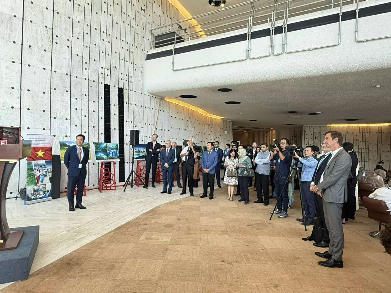 Một Việt Nam bản sắc, nhân văn và hội nhập qua những bức ảnh sống động tại Geneva, Thụy Sỹ