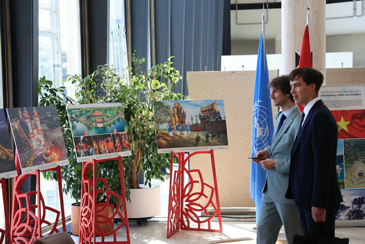 Một Việt Nam bản sắc, nhân văn và hội nhập qua những bức ảnh sống động tại Geneva, Thụy Sỹ