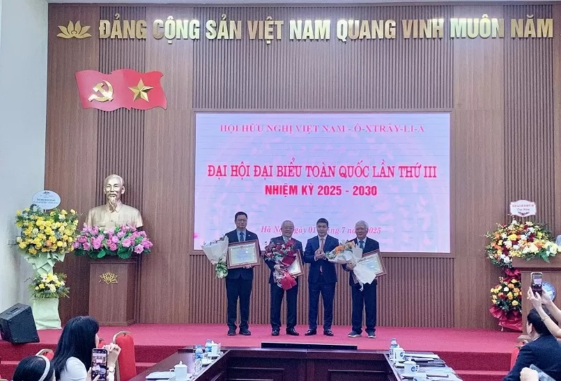 Phát huy hiệu quả kênh đối ngoại nhân dân Việt Nam-Australia trong giai đoạn mới Phát huy hiệu quả kênh đối ngoại nhân dân Việt Nam-Australia trong giai đoạn mới