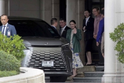 Thủ tướng Thái Lan bị đình chỉ chức vụ: Lùi để tiến?