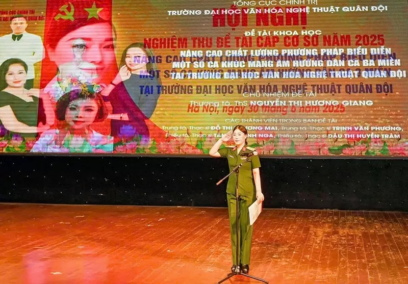 NSƯT Hương Giang đã để lại những ấn tượng đặc biệt trong giảng dạy, nghiên cứu và thực hành biểu diễn ca khúc mang âm hưởng dân ca