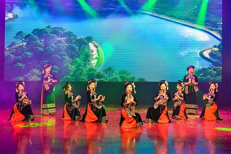 NSƯT Hương Giang đã để lại những ấn tượng đặc biệt trong giảng dạy, nghiên cứu và thực hành biểu diễn ca khúc mang âm hưởng dân ca