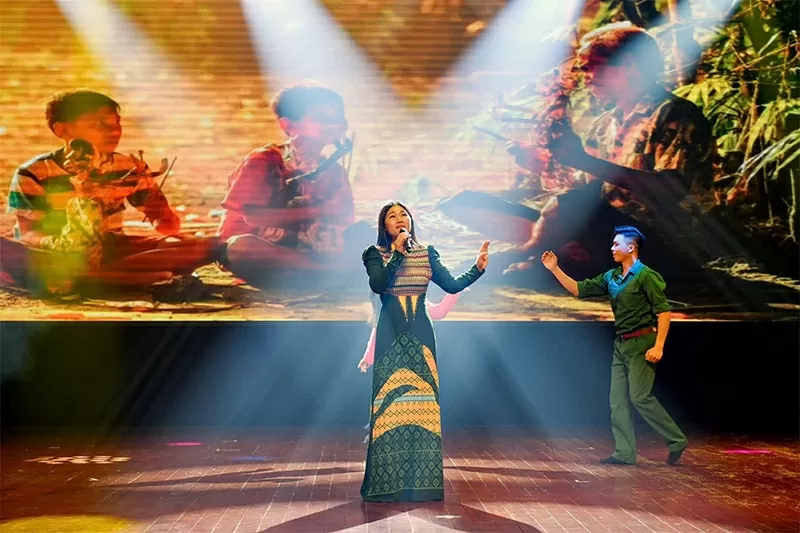 NSƯT Hương Giang đã để lại những ấn tượng đặc biệt trong giảng dạy, nghiên cứu và thực hành biểu diễn ca khúc mang âm hưởng dân ca