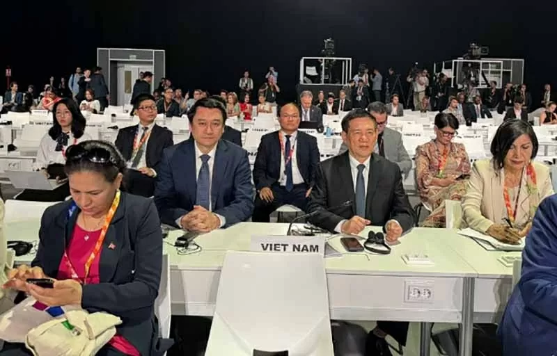 Phó Thủ tướng Hồ Đức Phớc đưa ra 3 đề xuất tại phiên thảo luận toàn thể Hội nghị FfD4