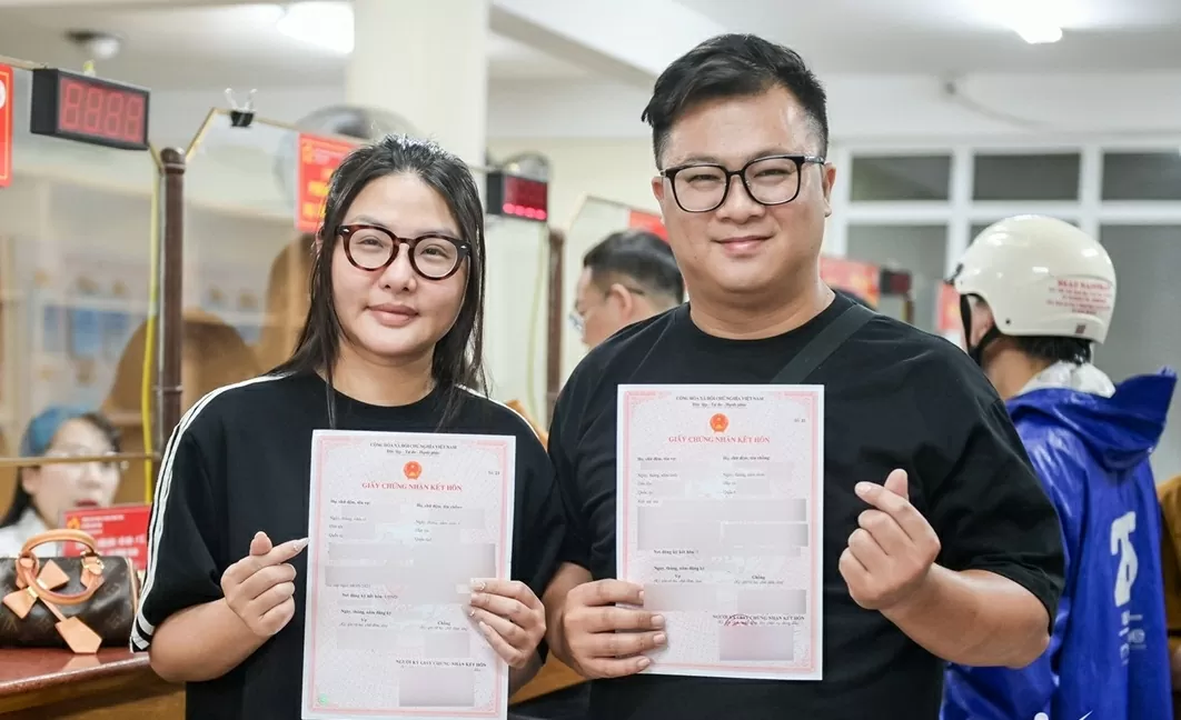 Nhiều cặp đôi ở Ninh Bình chọn ngày đầu sáp nhập tỉnh để đăng ký kết hôn Nhiều cặp đôi ở Ninh Bình chọn ngày đầu sáp nhập tỉnh để đăng ký kết hôn