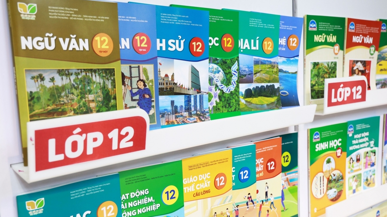 Rà soát để sửa sách giáo khoa sau sáp nhập tỉnh, thành từ 1/7