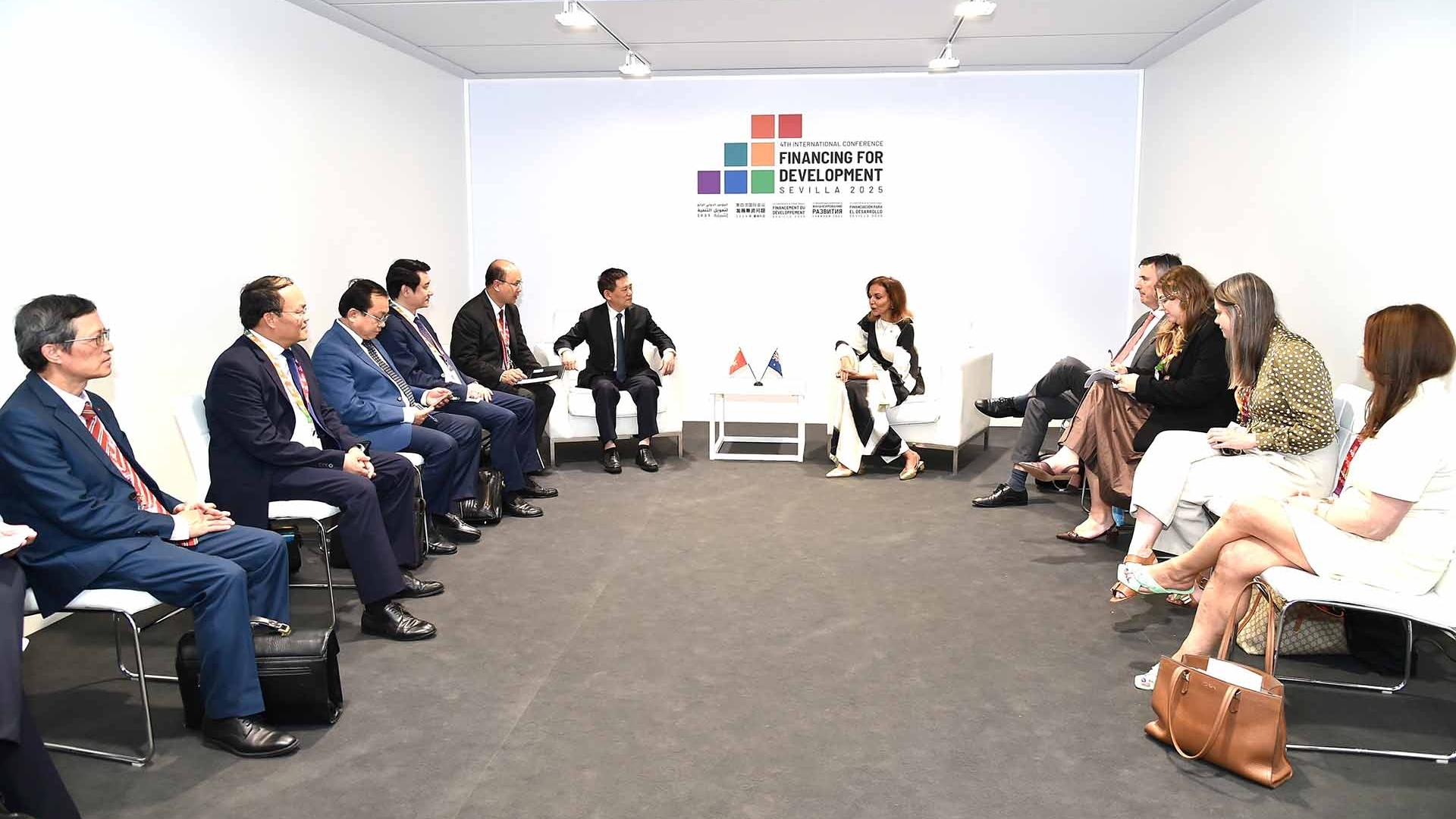 Việt Nam-Australia cần đặt trọng tâm vào hợp tác thương mại