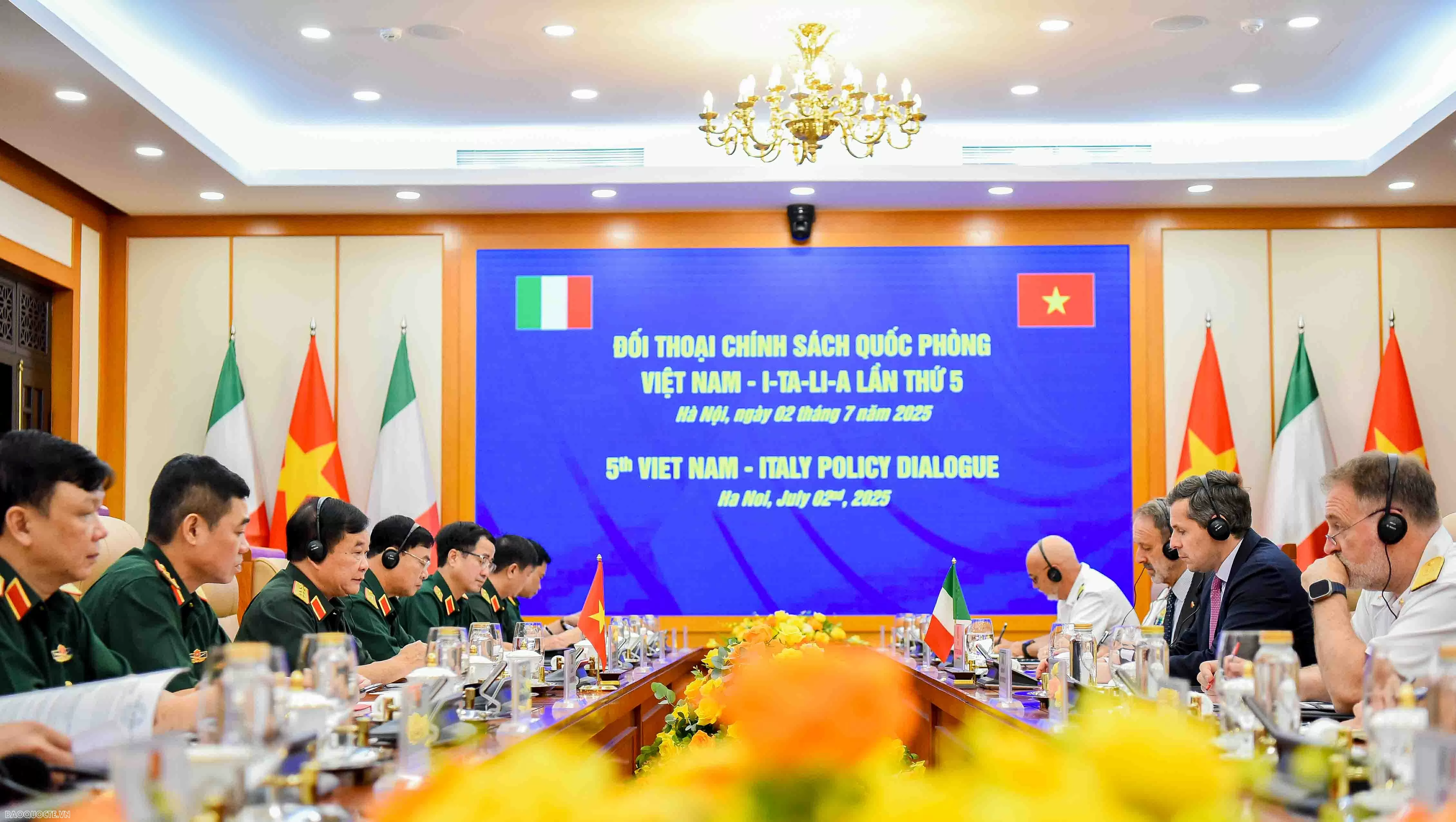 Việt Nam sẵn sàng tiếp nhận quân nhân Italy đến học tiếng Việt