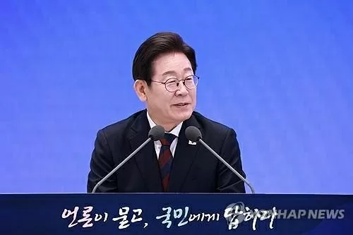 Hàn Quốc: Không chỉ nói suông, Tổng thống tỏ rõ ý định với quan hệ liên Triều, hải quân hiện đại hóa phi đội tuần tra trên biển