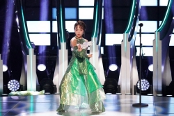 Trang phục đậm văn hóa Việt giúp Phương Mỹ Chi hoàn thiện phong cách trên sân khấu giọng ca châu Á