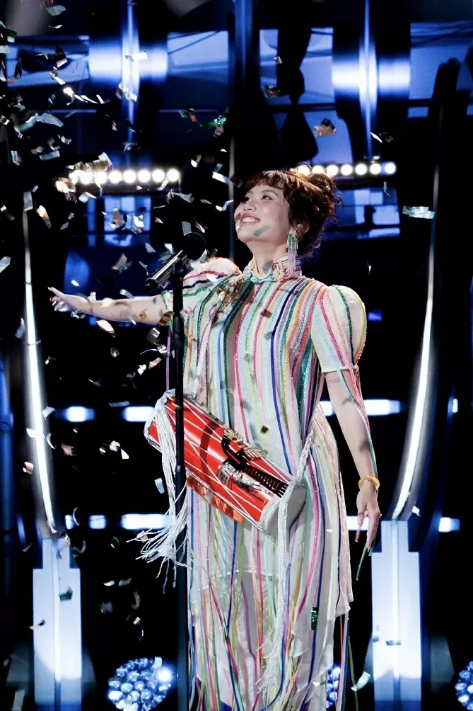 Trang phục đậm văn hóa Việt giúp Phương Mỹ Chi tỏa sáng trên sân khấu giọng hát châu Á